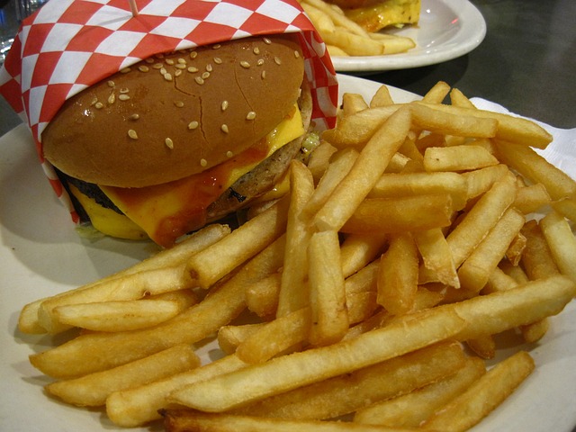 burger a hranolky