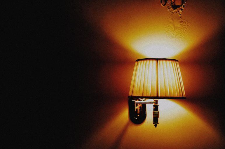 Svietiaca lampa.jpg